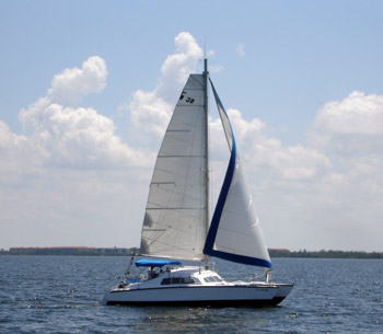 Iroquois 30 under light winds.